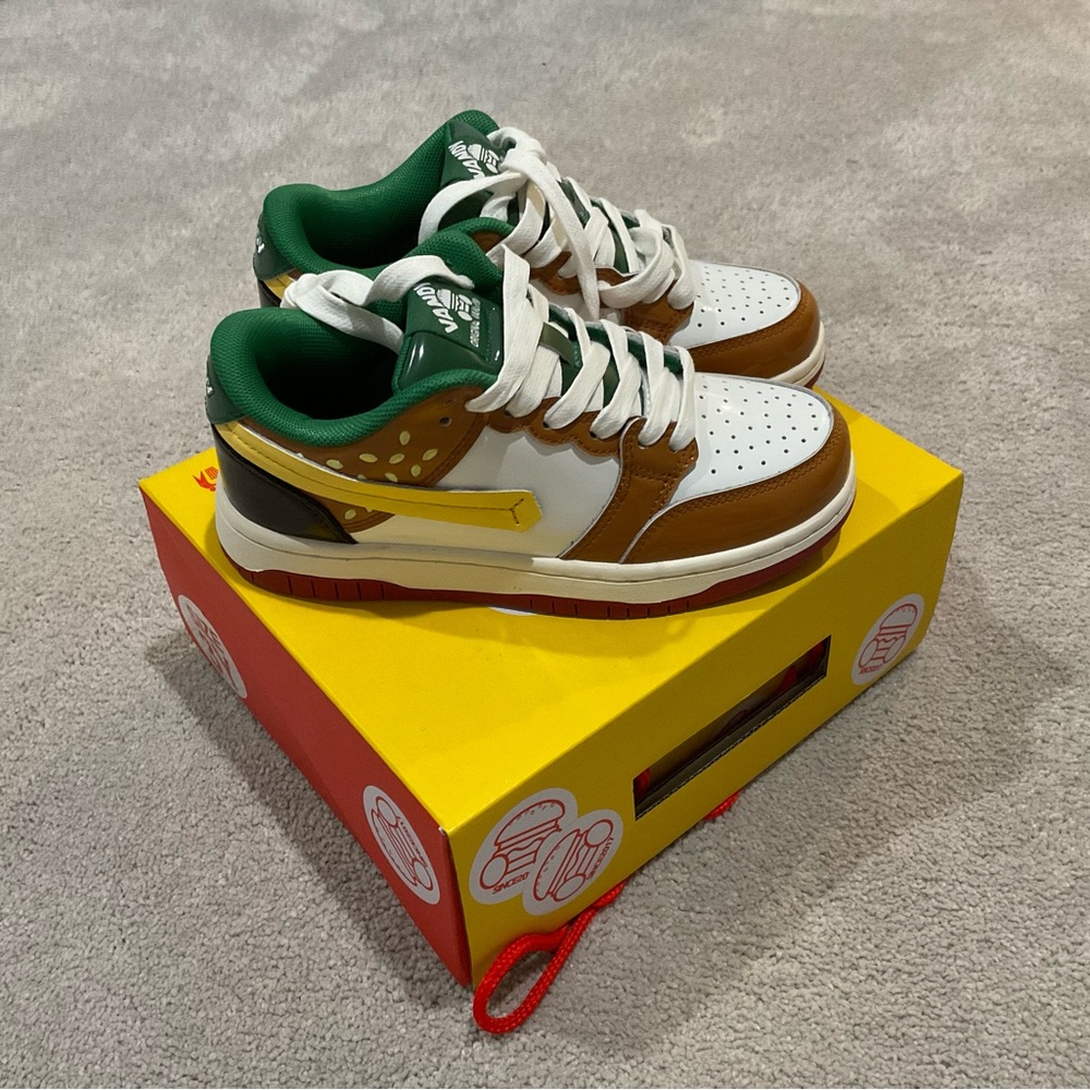 VANDY THE PINK BURGER LOW DUNKS 🍔👟